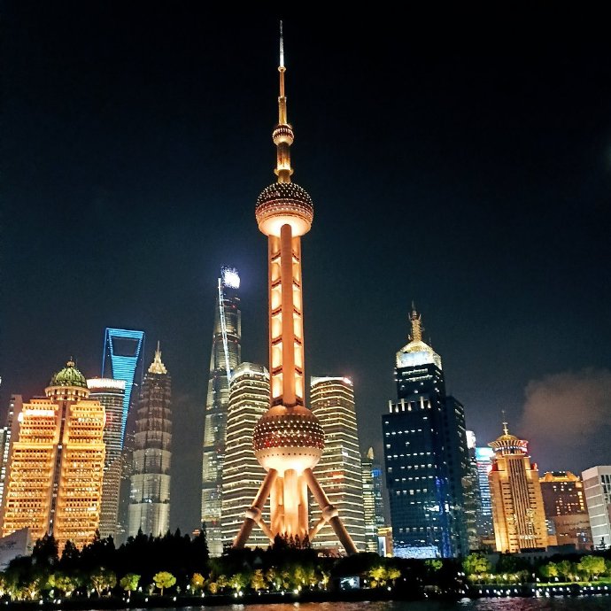 上海，历史与现代交融的东方商贸画卷